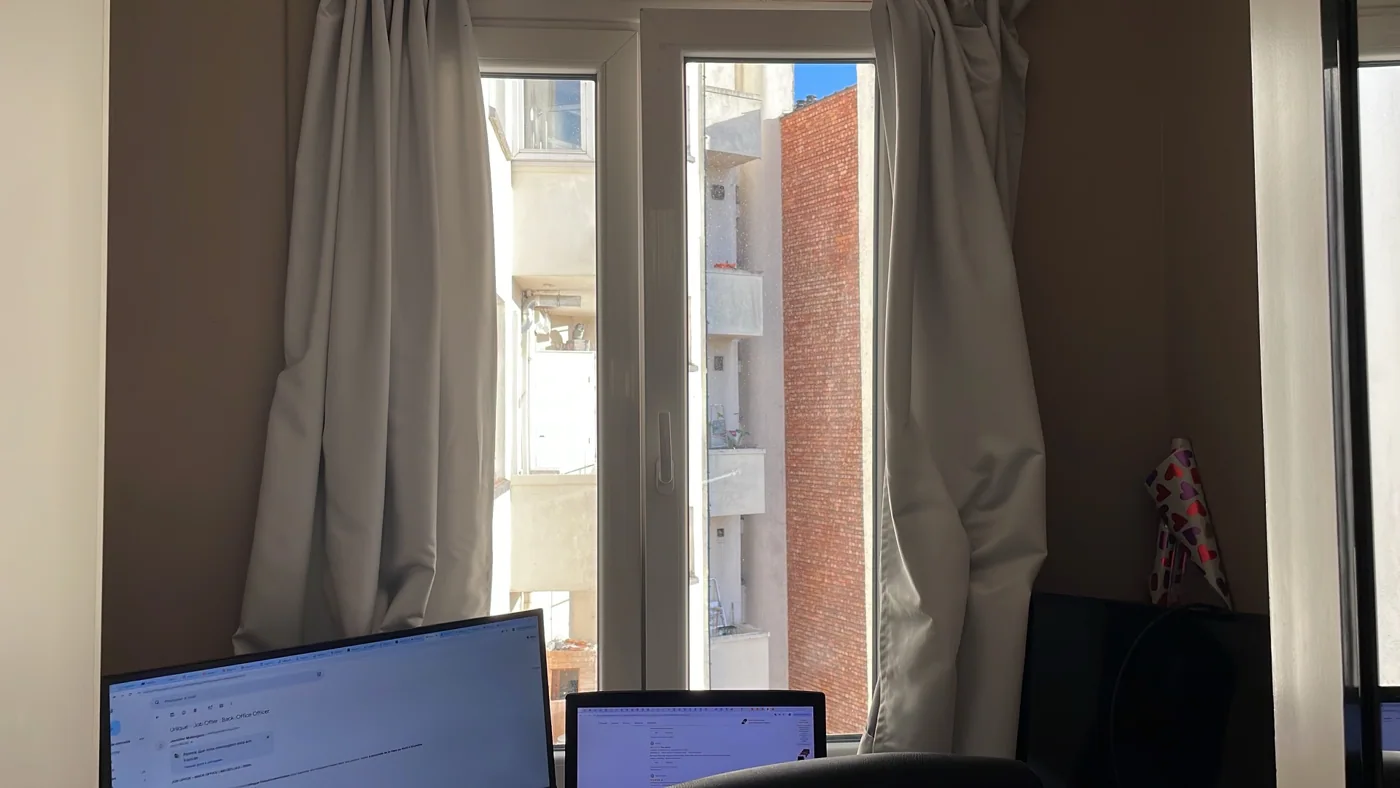 Vue de vitrage et de châssis à examiner