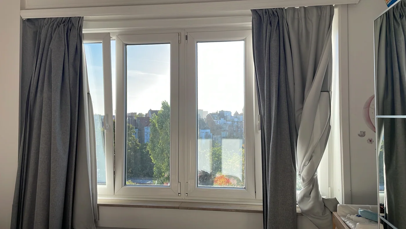 Vue de vitrage et de châssis à examiner
