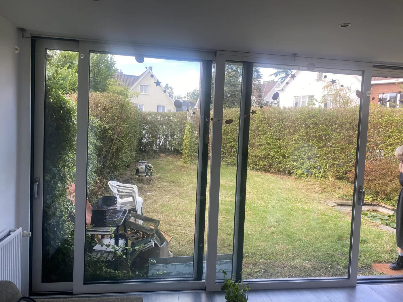 Vue de vitrage et de châssis à examiner