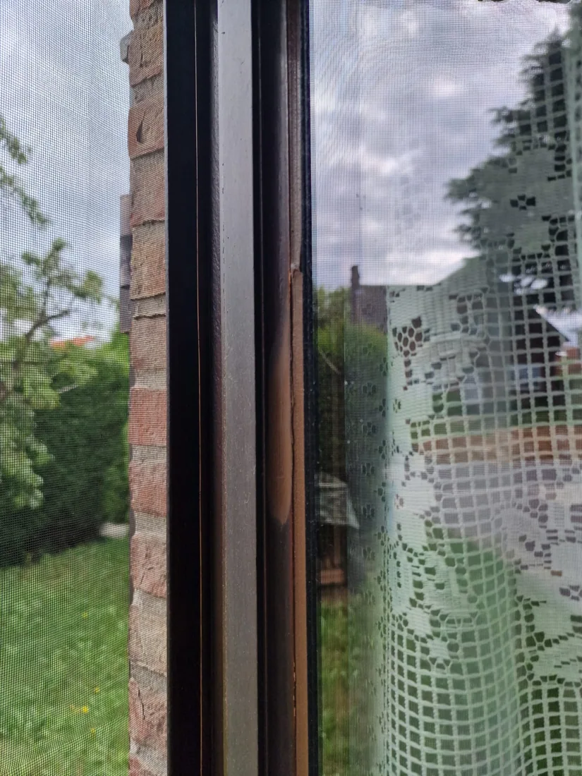 Vue de vitrage et de châssis à examiner