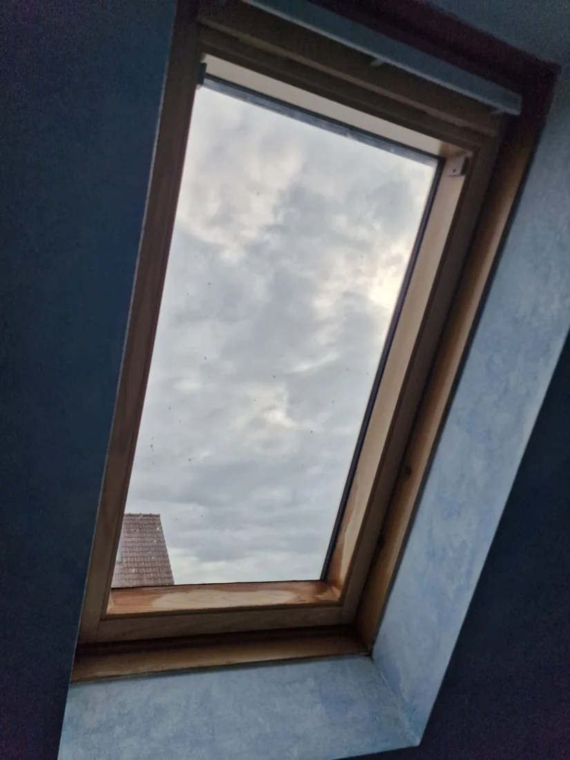 Vue de vitrage et de châssis à examiner