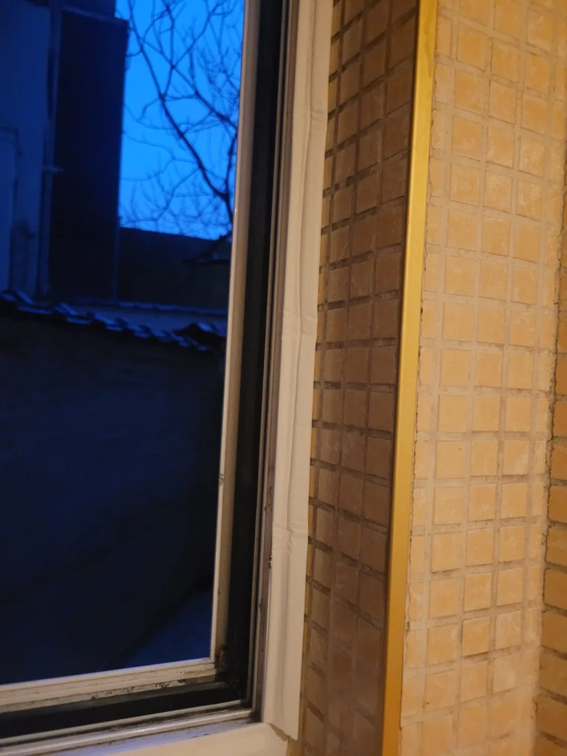Vue de vitrage et de châssis à examiner