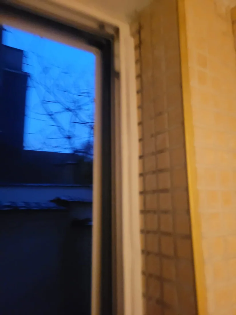 Vue de vitrage et de châssis à examiner