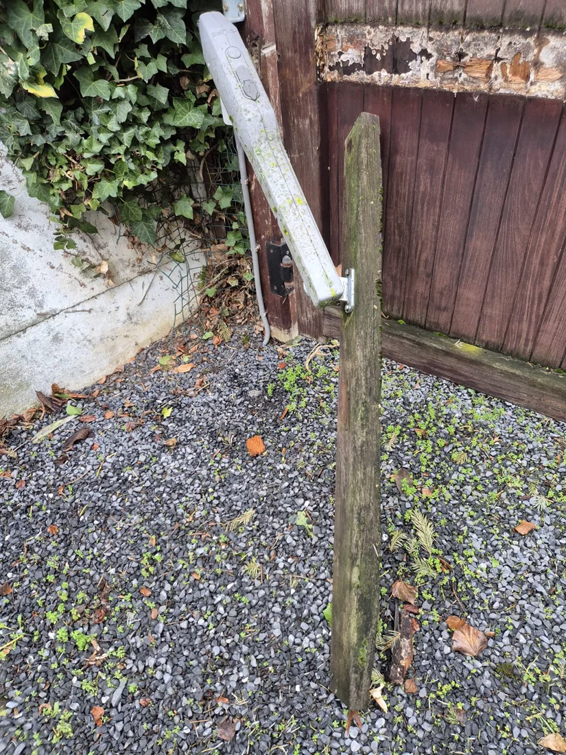 Volet, porte ou équipement associé à la baie